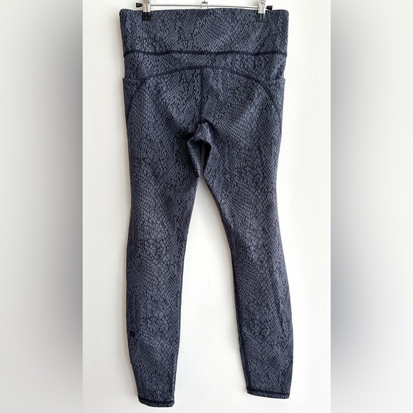 All In Motion Women's Snake Print Jacquard Leggings, Dark Grey, Size Medium - Picture 14 of 16